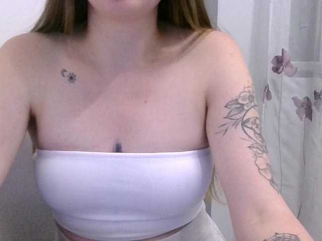 Elizabet2244 – webcam model profile photo