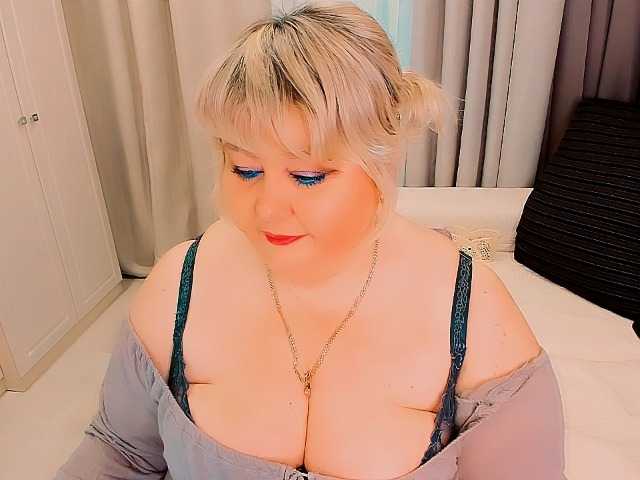 XBIGTITSXX's BongaCams show and profile