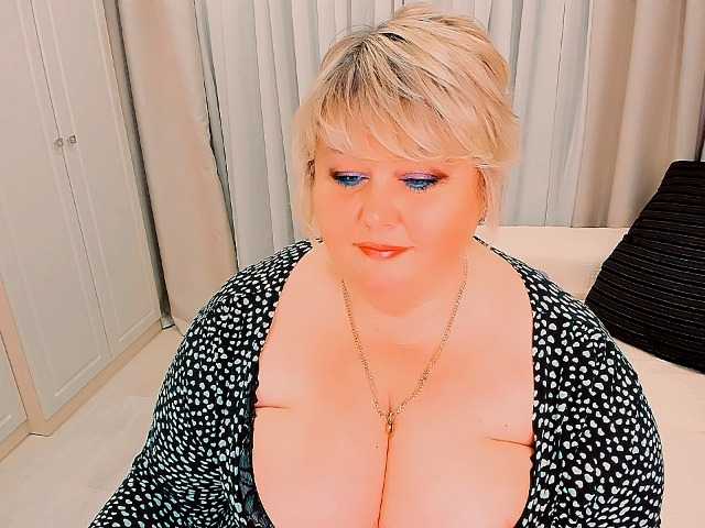 XBIGTITSXX live cam profile