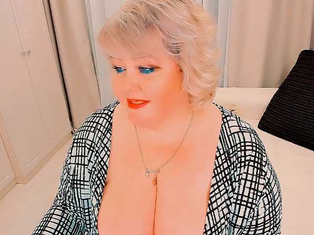 XBIGTITSXX's BongaCams show and profile