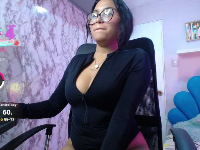 valeria-martinez19 Live Cam and Statistics on UnifiedCams