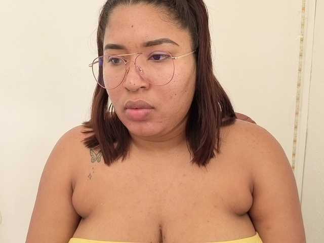 cardi-09's BongaCams show and profile