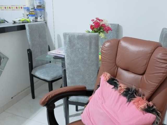 cardi-09's BongaCams show and profile