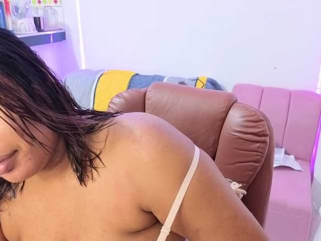 cardi-09's BongaCams show and profile