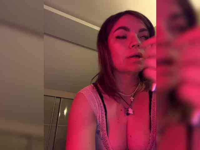 ElizavetaCream webcam