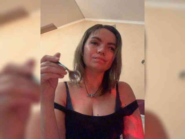 ElizavetaCream webcam