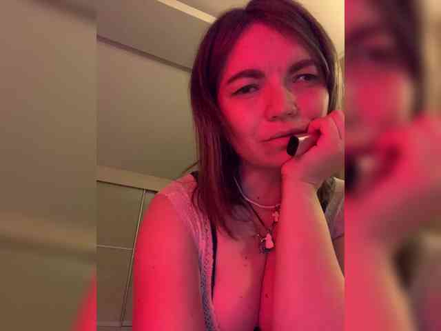 ElizavetaCream webcam