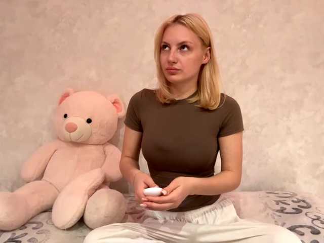 AdenaCoffland's BongaCams show and profile