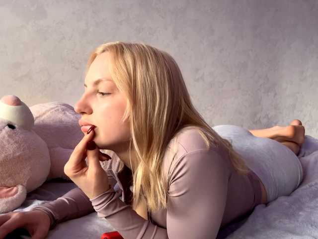 AdenaCoffland's BongaCams show and profile