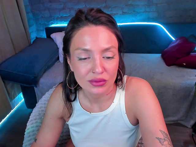 NailaWhisper's BongaCams show and profile