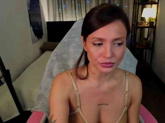 NailaWhisper webcam