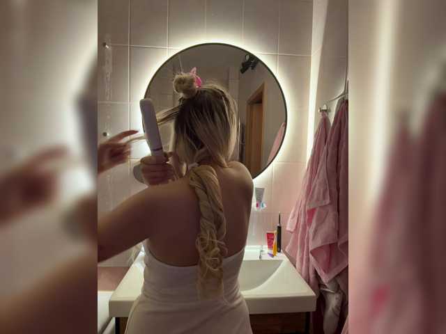 Eva-Kitty1's BongaCams show and profile