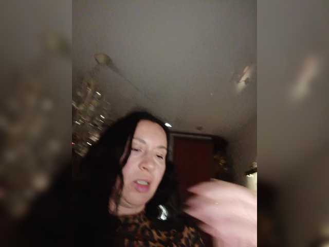 Annanas — Hi, I'm AnnanasikCheck out the menu.There's Lovense control and random vibration.Shall we get naughty at the shopping center?