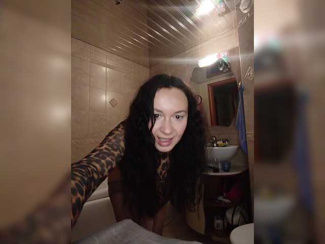 Annanas — Hi, I'm AnnanasikCheck out the menu.There's Lovense control and random vibration.Shall we get naughty at the shopping center?