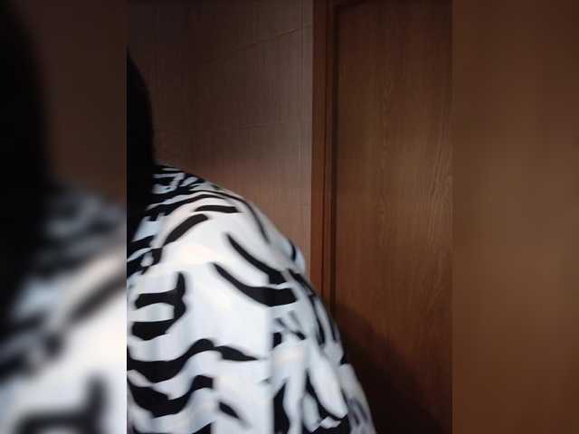 Annanas — Hi, I'm AnnanasikCheck out the menu.There's Lovense control and random vibration.Shall we get naughty at the shopping center?