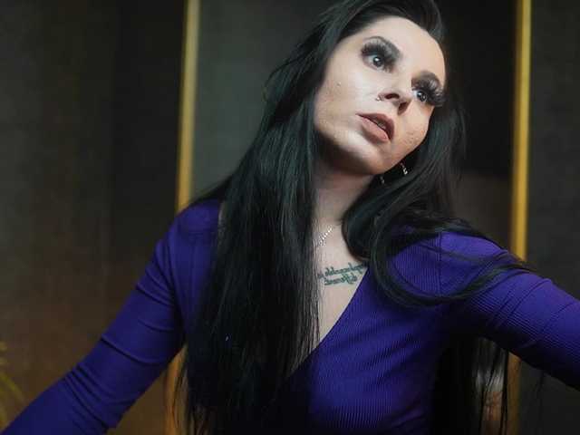 GiaEasyIce's BongaCams show and profile