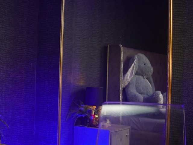 GiaEasyIce's BongaCams show and profile