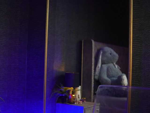 GiaEasyIce's BongaCams show and profile