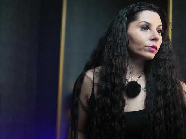 GiaEasyIce's BongaCams show and profile