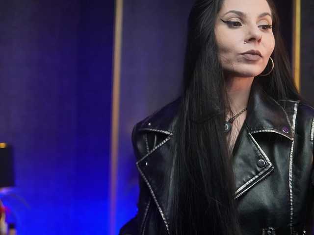 GiaEasyIce's BongaCams show and profile