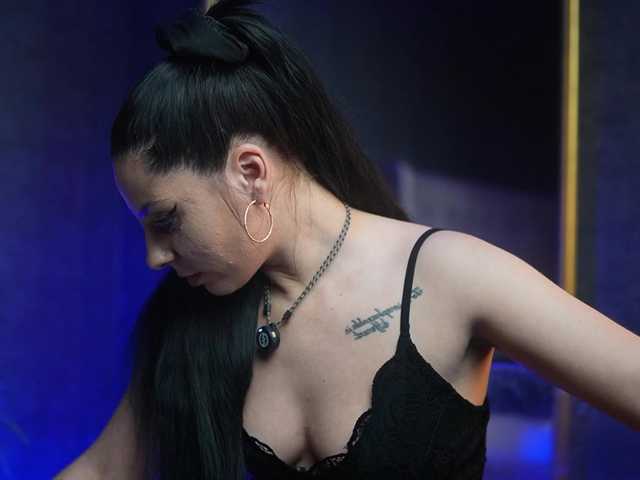 GiaEasyIce's BongaCams show and profile