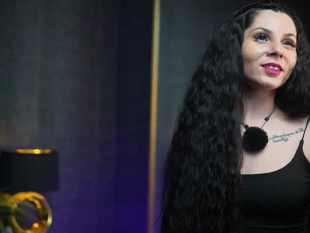 GiaEasyIce's BongaCams show and profile