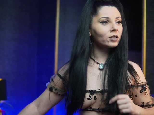 GiaEasyIce's BongaCams show and profile