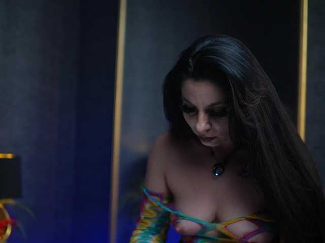 GiaEasyIce's BongaCams show and profile
