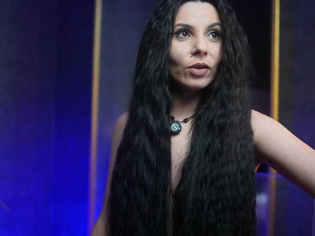 GiaEasyIce's BongaCams show and profile