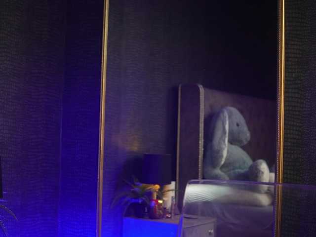 GiaEasyIce's BongaCams show and profile