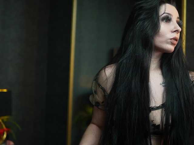 GiaEasyIce's BongaCams show and profile