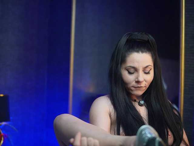 GiaEasyIce's BongaCams show and profile