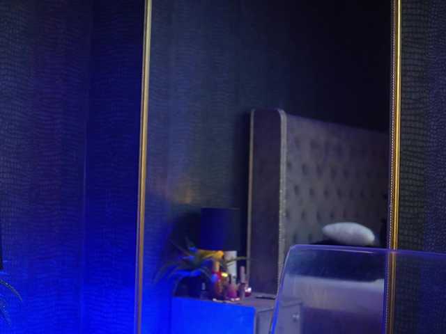 GiaEasyIce's BongaCams show and profile