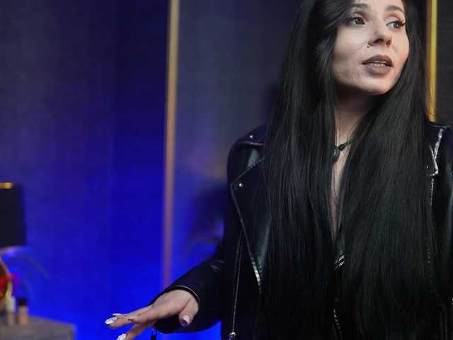 GiaEasyIce's BongaCams show and profile