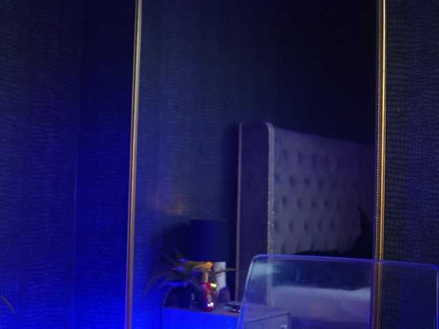 GiaEasyIce's BongaCams show and profile