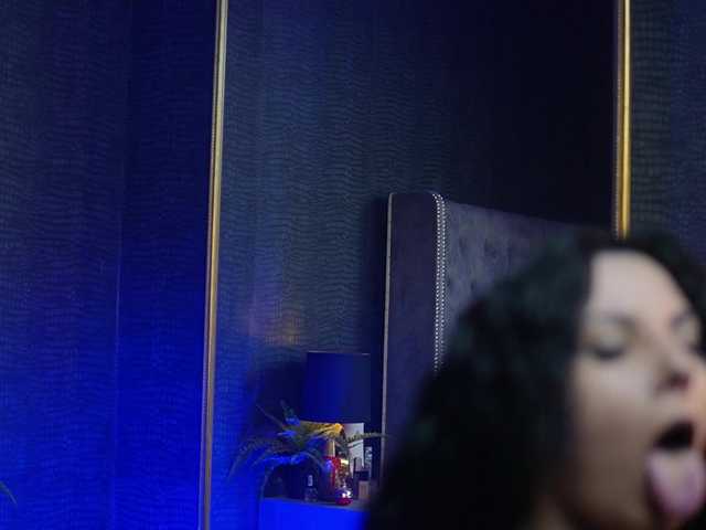 GiaEasyIce's BongaCams show and profile