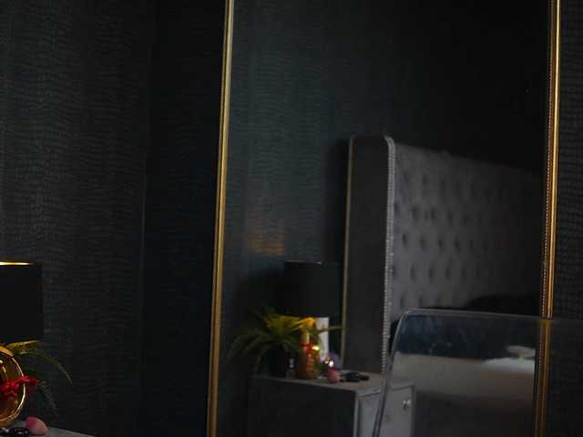 GiaEasyIce's BongaCams show and profile