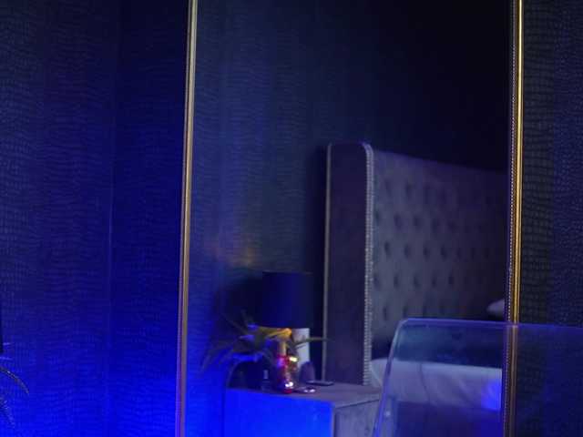 GiaEasyIce's BongaCams show and profile