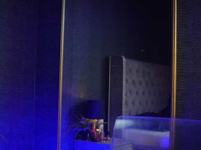 GiaEasyIce's BongaCams show and profile