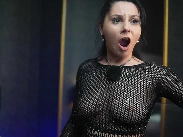 GiaEasyIce's BongaCams show and profile