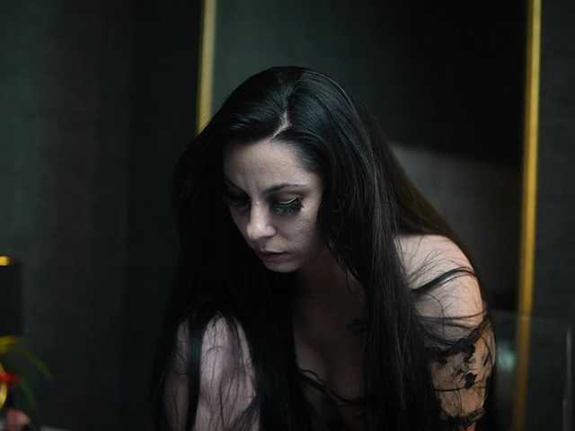 GiaEasyIce's BongaCams show and profile