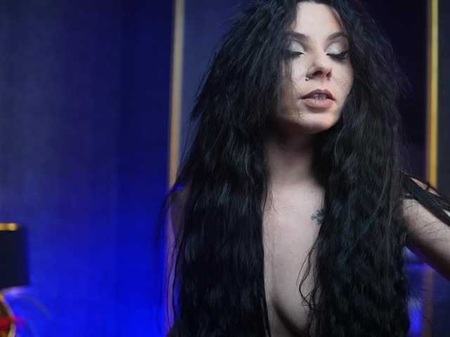 GiaEasyIce's BongaCams show and profile