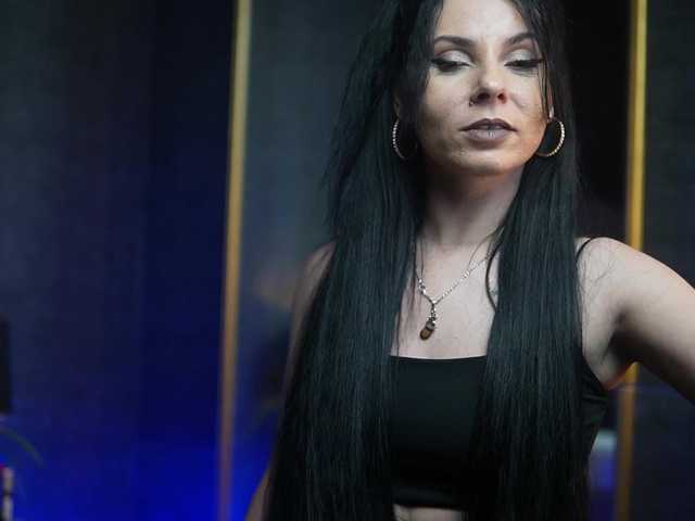 GiaEasyIce's BongaCams show and profile