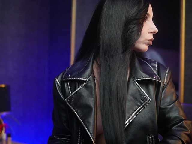 GiaEasyIce's BongaCams show and profile