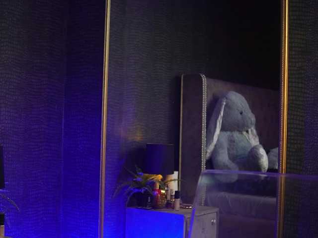 GiaEasyIce's BongaCams show and profile