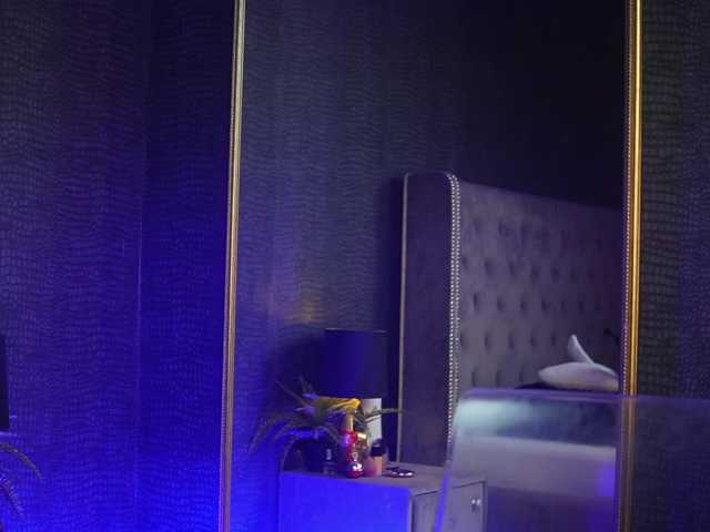 GiaEasyIce's BongaCams show and profile