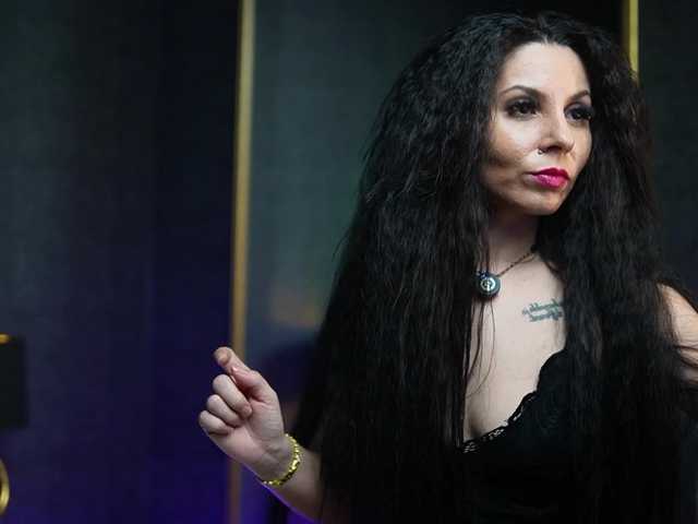 GiaEasyIce's BongaCams show and profile