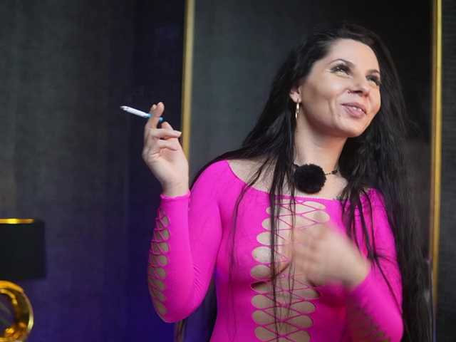 GiaEasyIce's BongaCams show and profile