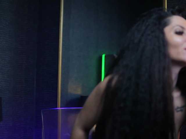 GiaEasyIce's BongaCams show and profile