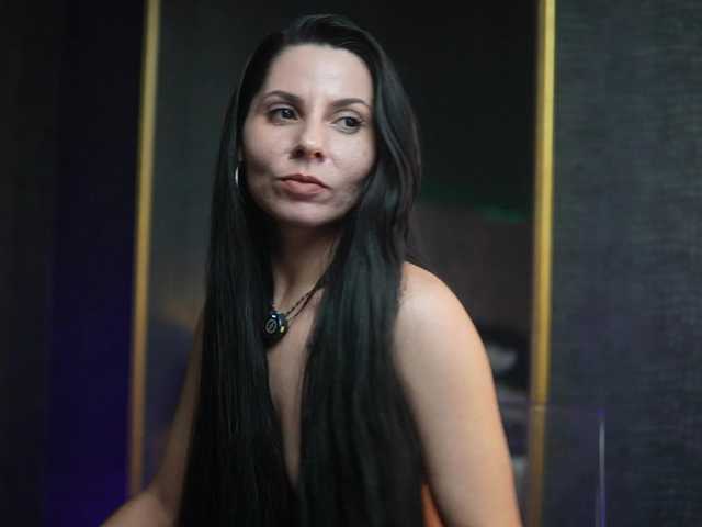 GiaEasyIce's BongaCams show and profile